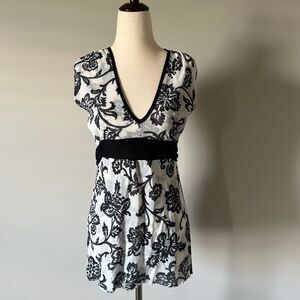 White House Black Market sz S floral print sleeveless double layer tunic blouse